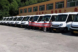 品质过硬 依维柯欧风成为凤凰山景区“游玩伴侣”