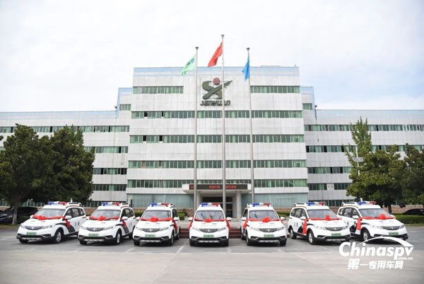 森源鸿马警用车