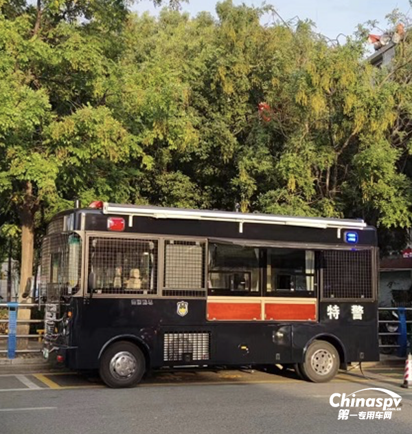 森源鸿马警用车