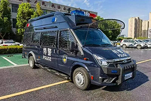 森源鸿马防暴运兵车在安徽阜南县上岗