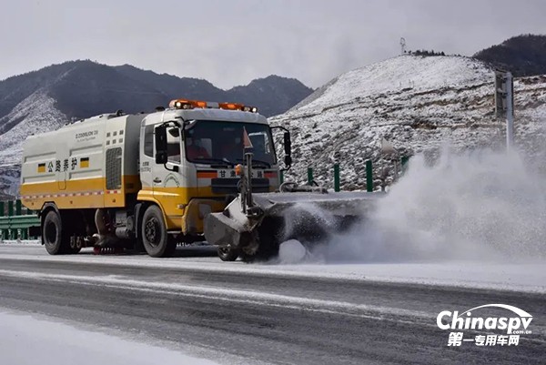 东风除雪车