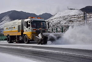 最强寒潮来袭，东风除雪车浴“雪”奋战！