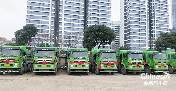 高效拉砂石、安全跑运输 上汽红岩杰豹C6自卸车交付温州客户