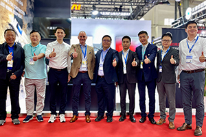 百年匠心赋能动力“智”造 曼恩D2862发动机亮相 BICES 2025