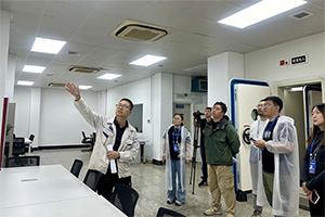 10多家媒体探访一汽解放无锡研发基地，体验发动机“极限试炼”