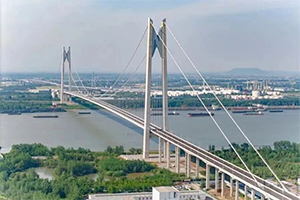 南京新生圩长江大桥危化品运输车辆禁行