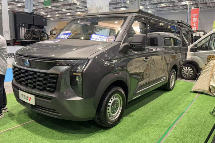 多品类强势出击！中国重汽轻型汽车首登上海国际房车展