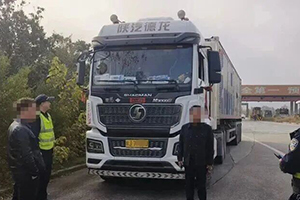 成都查获一故意撕毁危险品运输标志、违规运输天然气货车