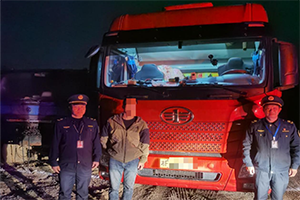 湖南查获一非法运输烟花爆竹货车面临罚款+拘留