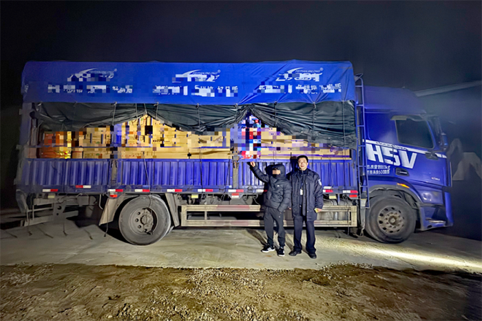 江西赣州查处一非法运输烟花爆竹案