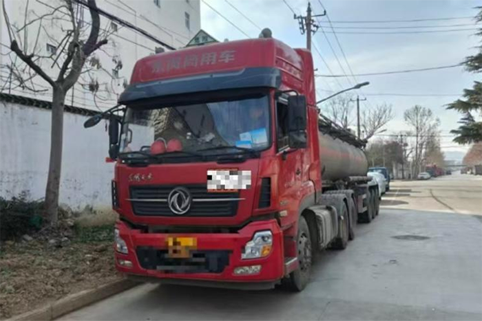 安徽蚌埠查处一危化品车辆违规停放案