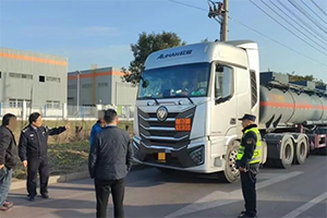 安徽查获一危化品运输车辆违规停靠