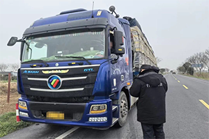 江苏查获一涉嫌违规运输危险货物车辆