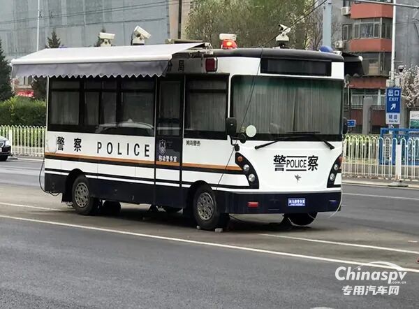 科技铸盾护盛会 平安前哨显担当——森源鸿马移动警务室全力护航两会安保