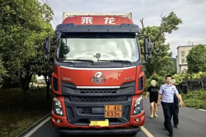 江西一危化品车未按规定悬挂警示标志被查处