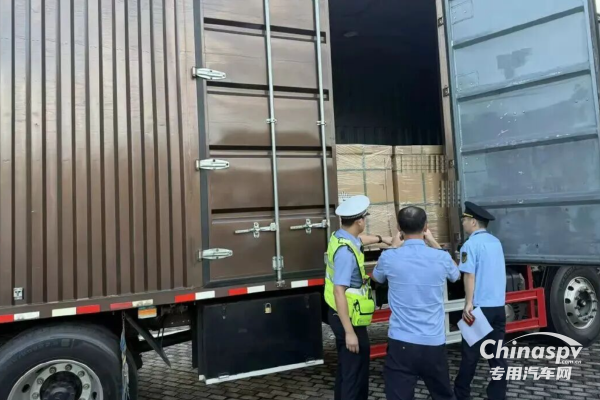 景德镇一普通货车非法运输锂电池被查处