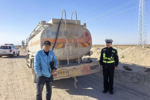 甘肃查获一辆违法运输柴油重型罐车