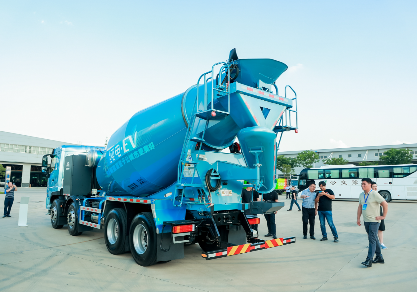 三电核心降本增效河南用户凭啥圈粉宇通纯电动搅拌车