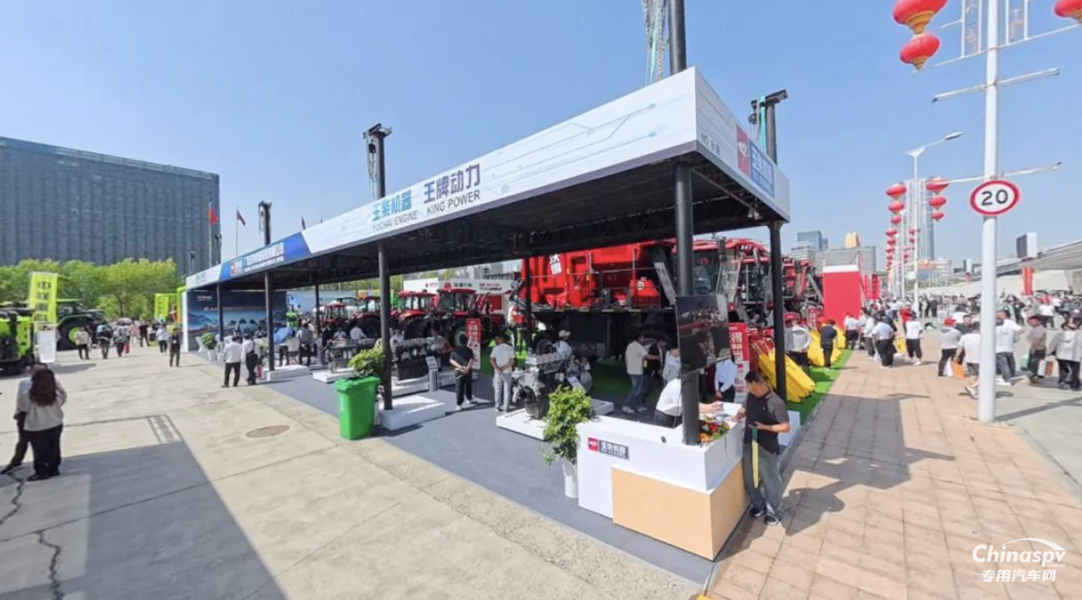 2025年5月25-27日，以“智能农机赋能新质生产力，科技引领农业现代化”为主题的2025新疆国际农业机械博览会在新疆国际会展中心举行。