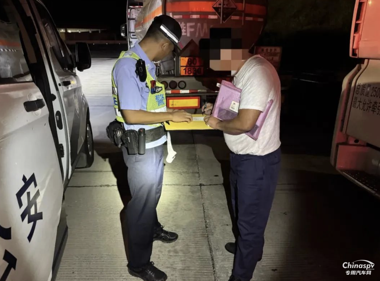广西一危化品车凌晨“闯禁”被拦下
