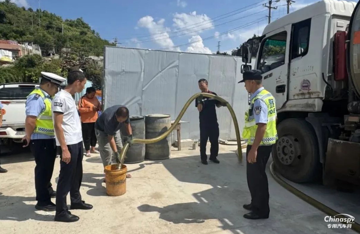 油罐车违规卸油被查扣10吨柴油！