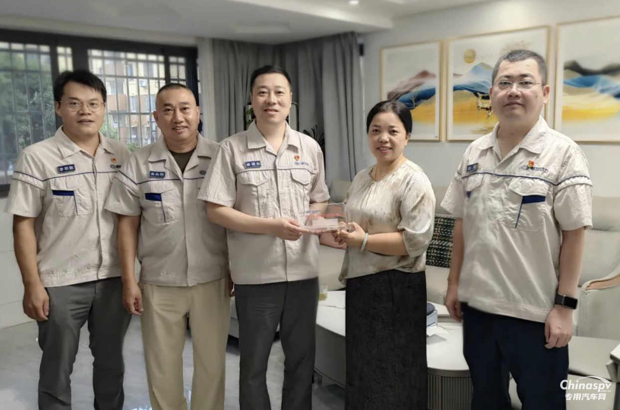 情系海外将士 慰问温暖后方 解放动力领导走访慰问功勋员工家属