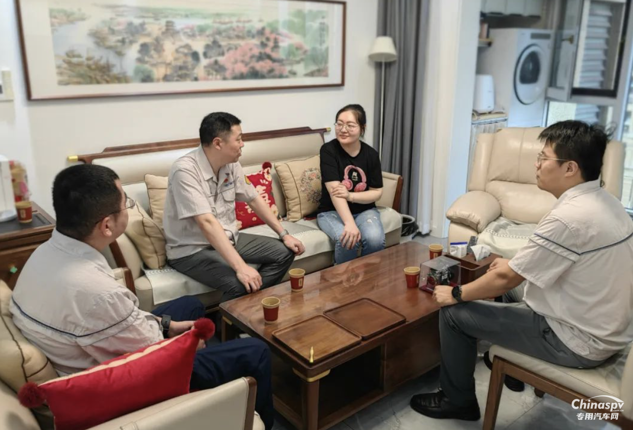 情系海外将士 慰问温暖后方 解放动力领导走访慰问功勋员工家属