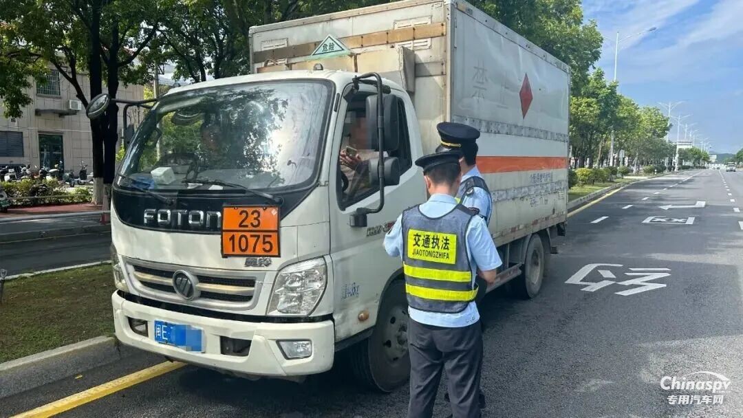 一液化气运输车押运员无证上岗，被罚5万元