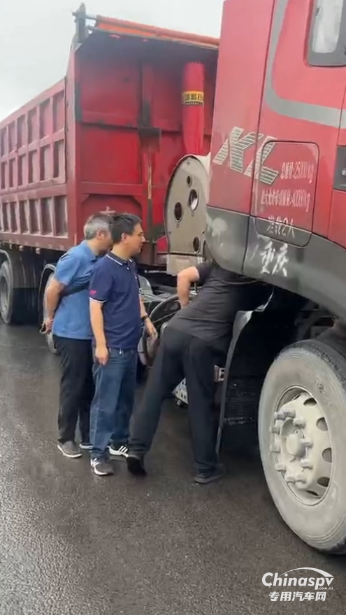 点赞+1！一面锦旗，见证东风龙擎暖心服务