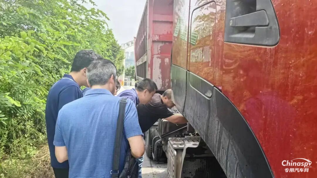 点赞+1！一面锦旗，见证东风龙擎暖心服务