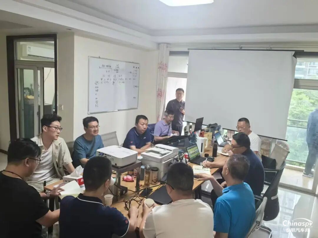 点赞+1！一面锦旗，见证东风龙擎暖心服务