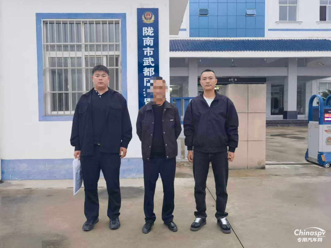 甘肃一危化品运输车未配备押运员被查获