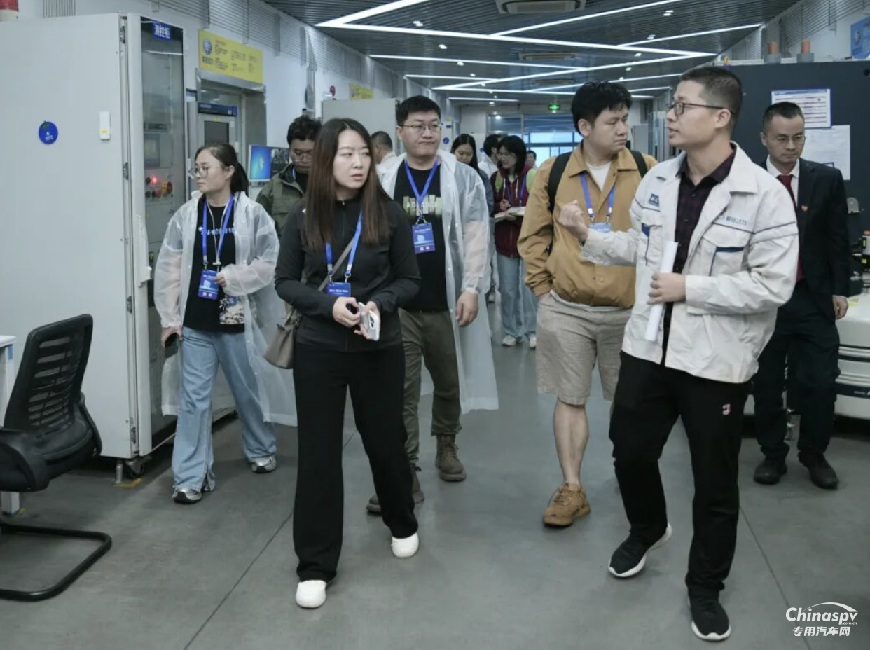 10多家媒体探访一汽解放无锡研发基地，体验发动机“极限试炼”