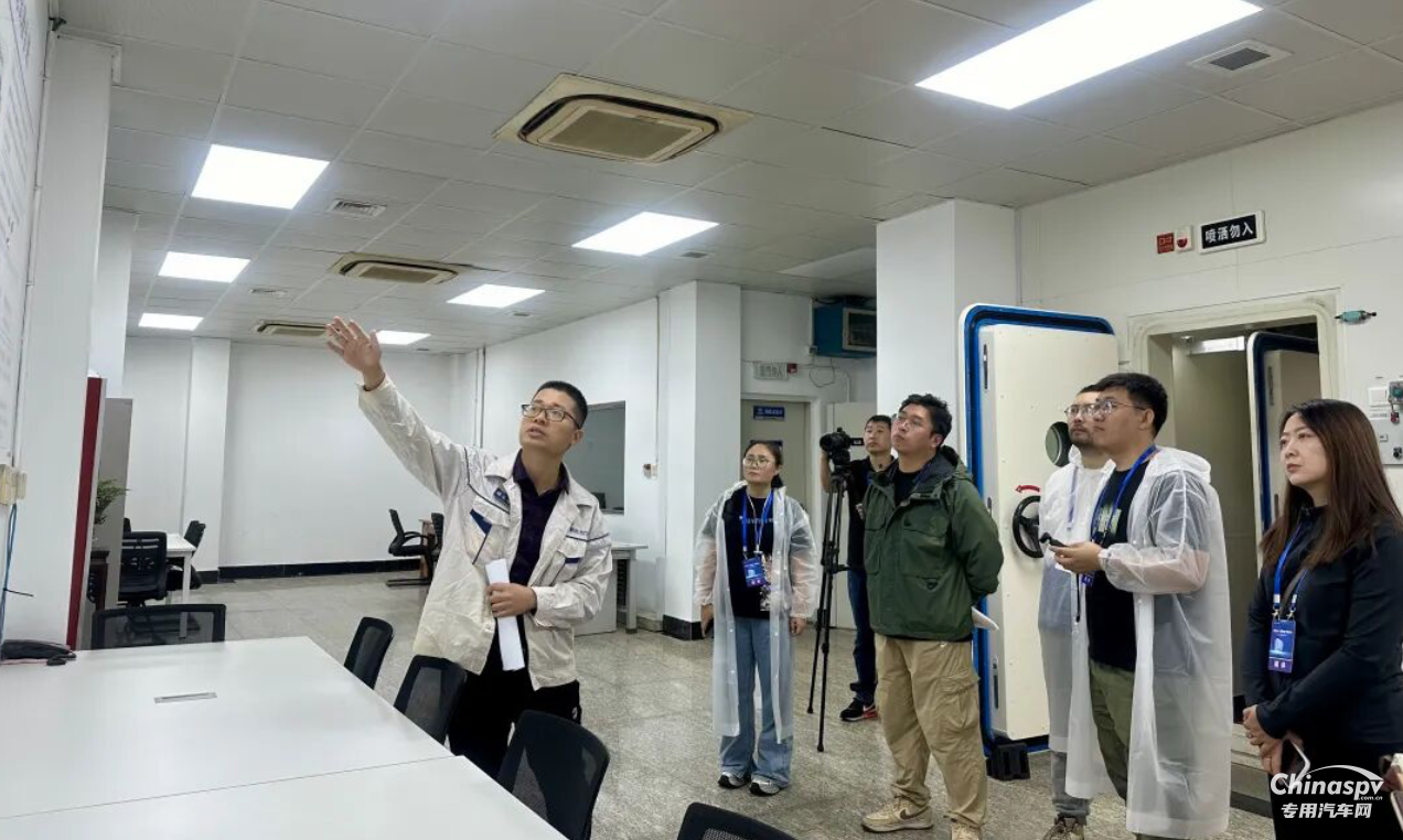 10多家媒体探访一汽解放无锡研发基地，体验发动机“极限试炼”