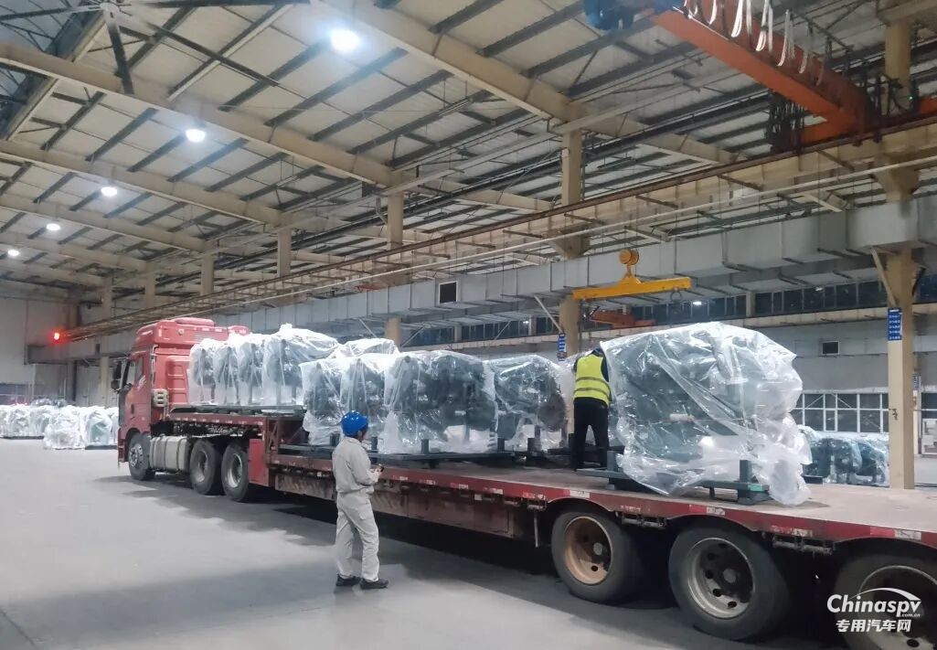 解放动力总成事业部多战线协同攻坚战高产