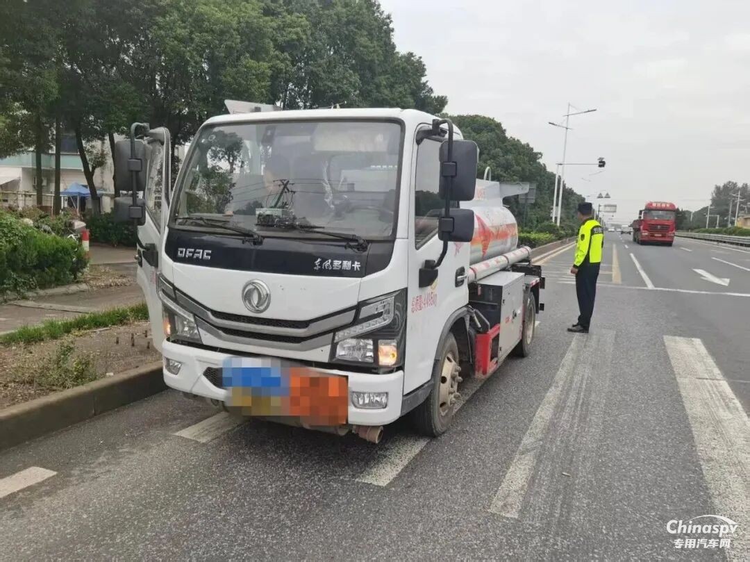 江阴查处一危化品车辆未配备押运员、未提供货物运单