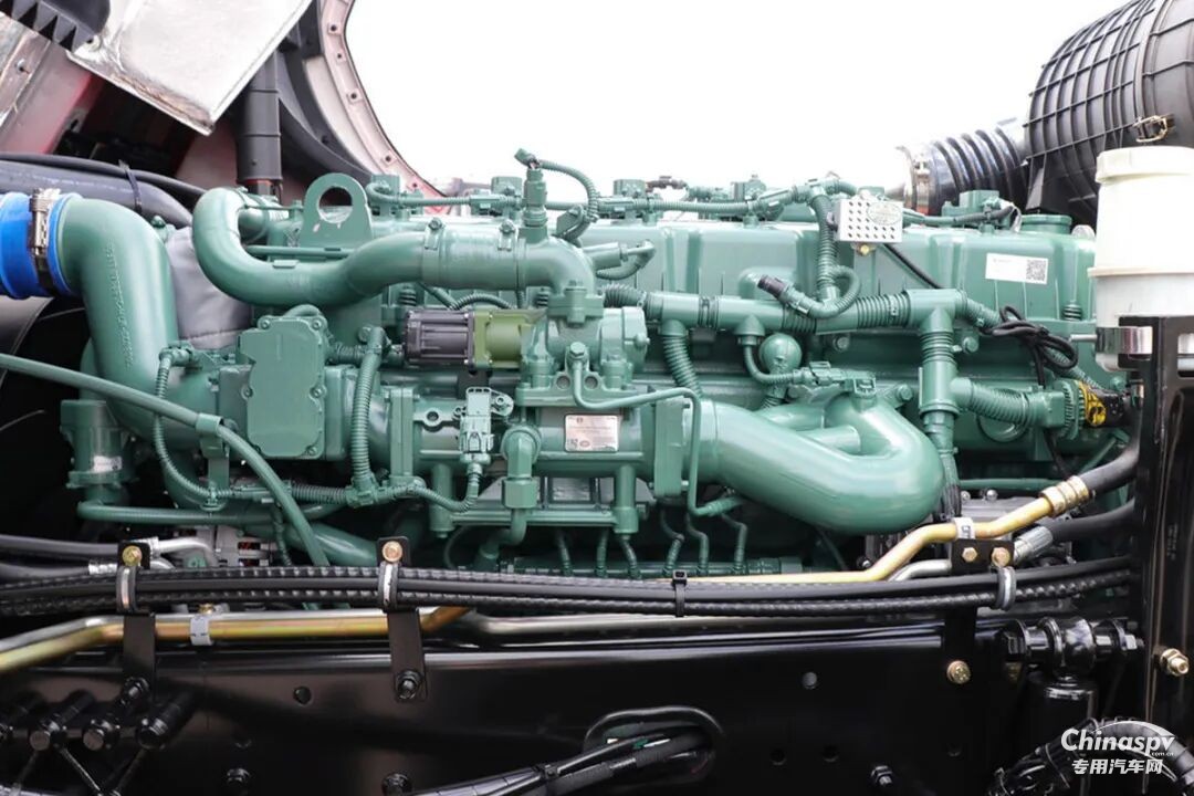 卡友们在行车途中,难免会遇到一些小故障。其实有些问题不用急着找修理厂,自己动手也能轻松解决。今天就来分享几个实用小技巧,帮你省时又省钱。