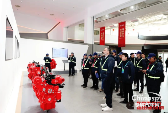 全球合作伙伴走进福康灯塔工厂,共探智能制造新高度