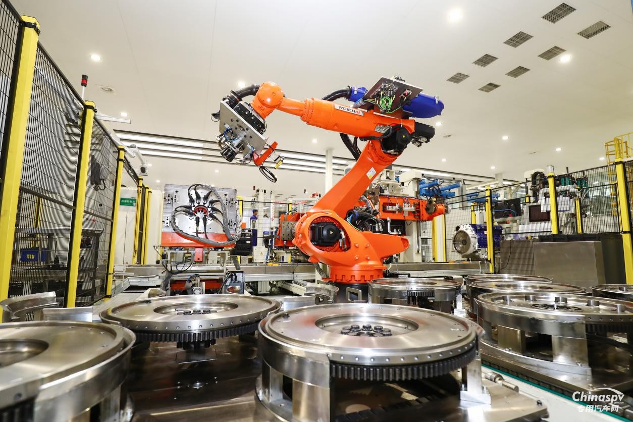 潍柴入选领航级智能工厂 以硬核实力亮相世界智能制造大会