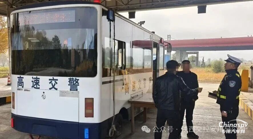 成都查获一故意撕毁危险品运输标志、违规运输天然气货车