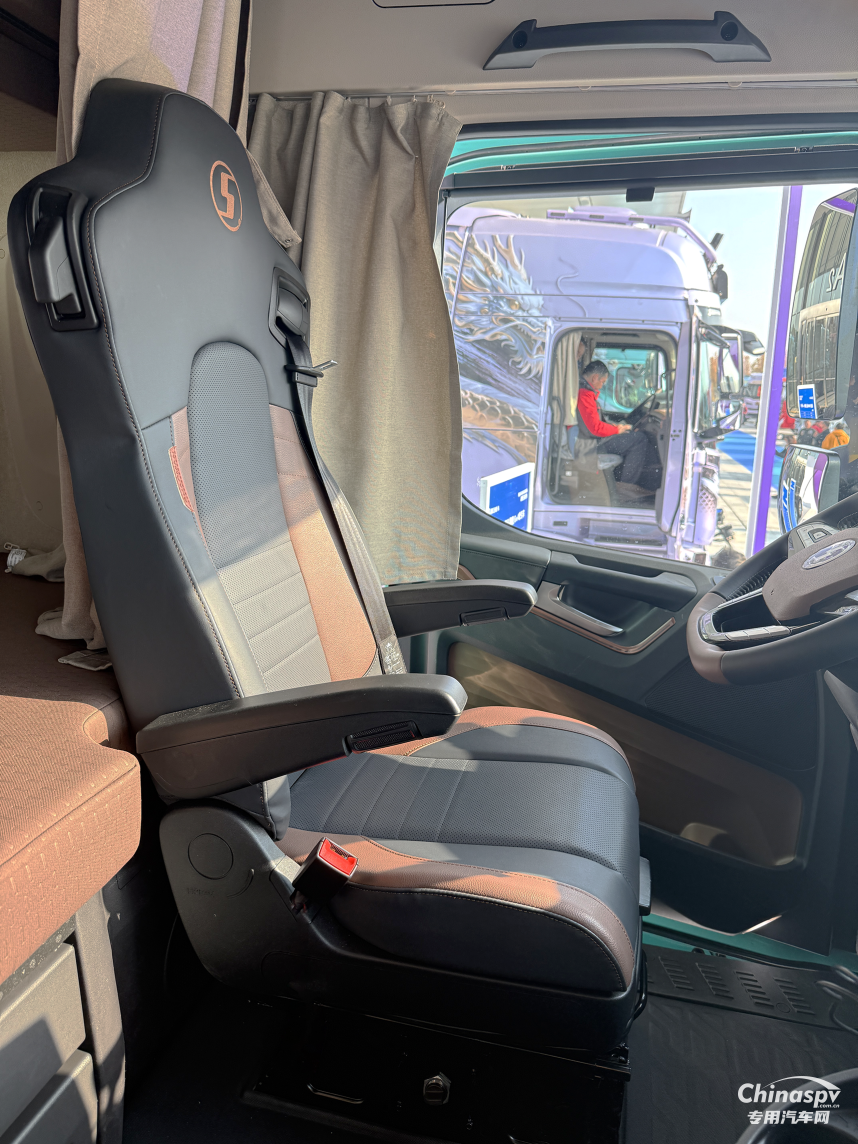 搭载伊思灵NTS2，陕汽X6000超凡旗舰版亮相