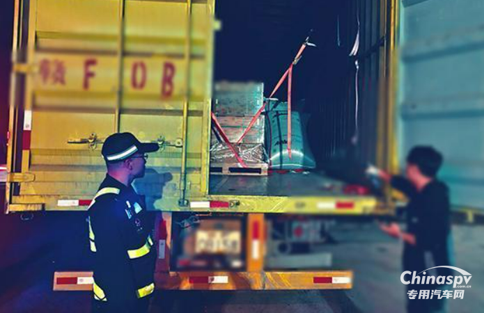 福建宁德高速查获一无证运输锂电池案