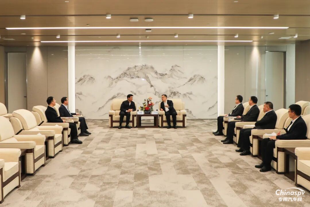 山东重工王志坚会见扬州市委书记王进健