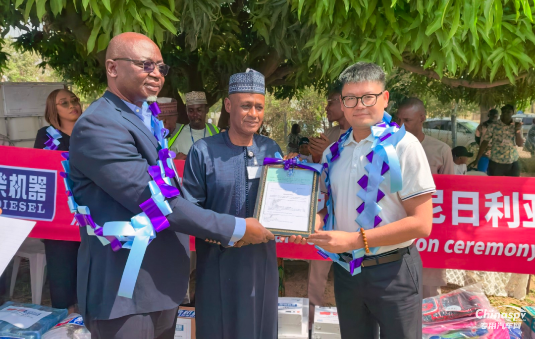 玉柴向尼日利亚小学捐赠教学物资