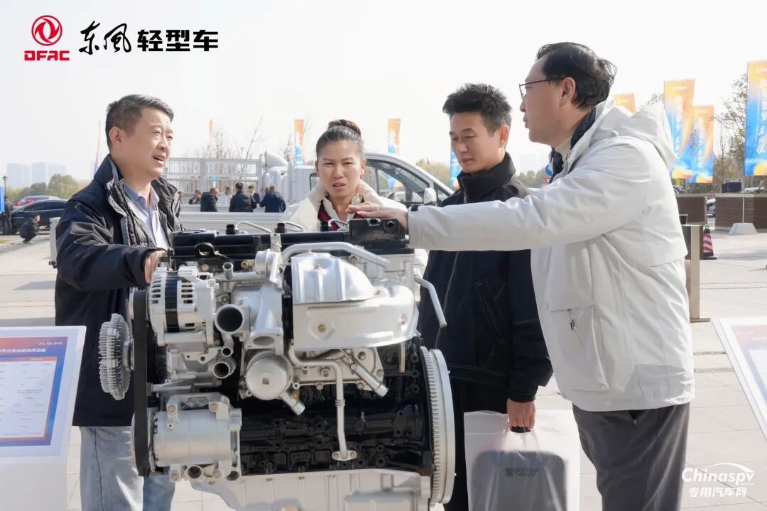 东风轻发ZD25/M9T亮相2026年度合作伙伴大会