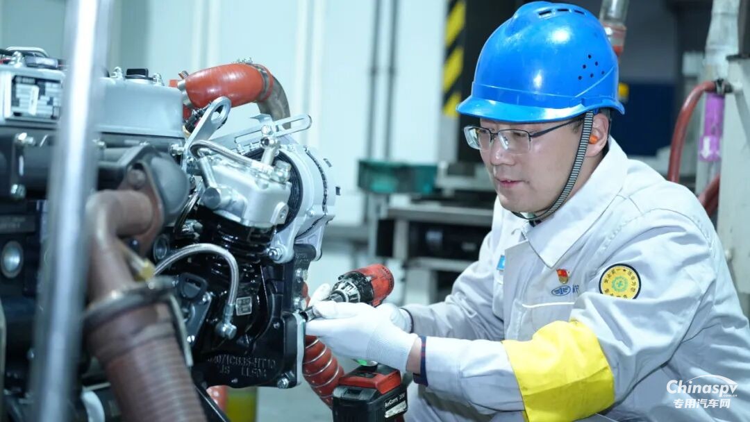 解放动力谢子奇：一线淬初心 双线写担当