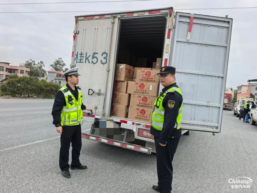 广西查获一非法运输烟花爆竹驾驶员被拘留5日