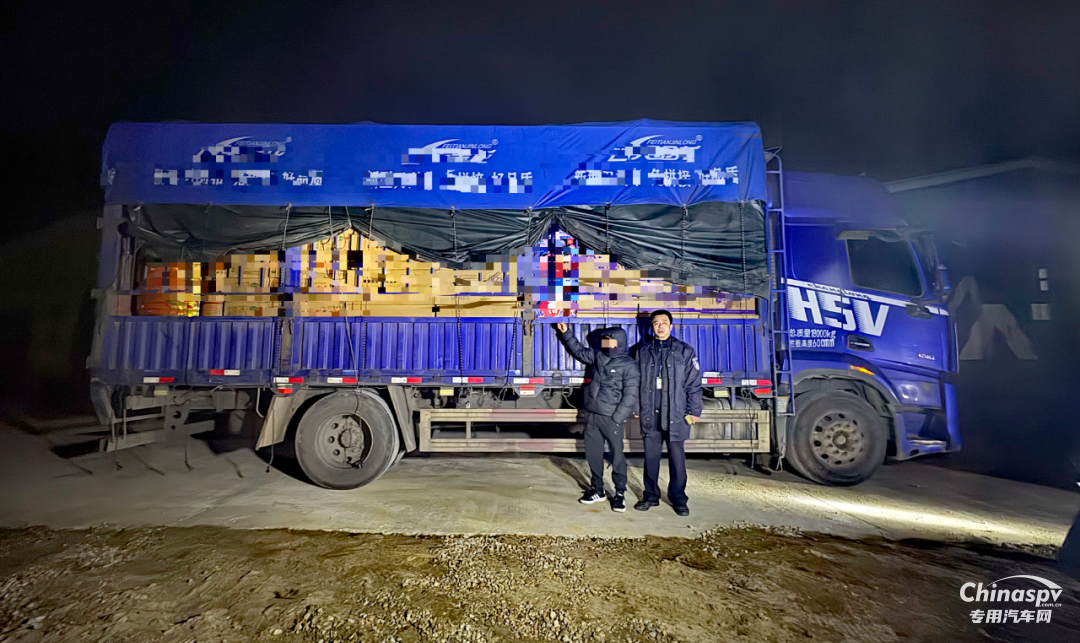 江西赣州查处一非法运输烟花爆竹案