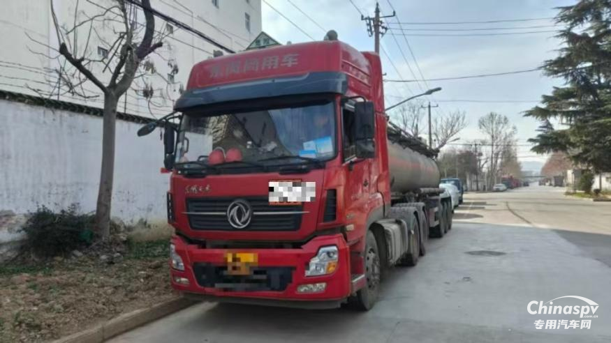 安徽蚌埠查处一危化品车辆违规停放案