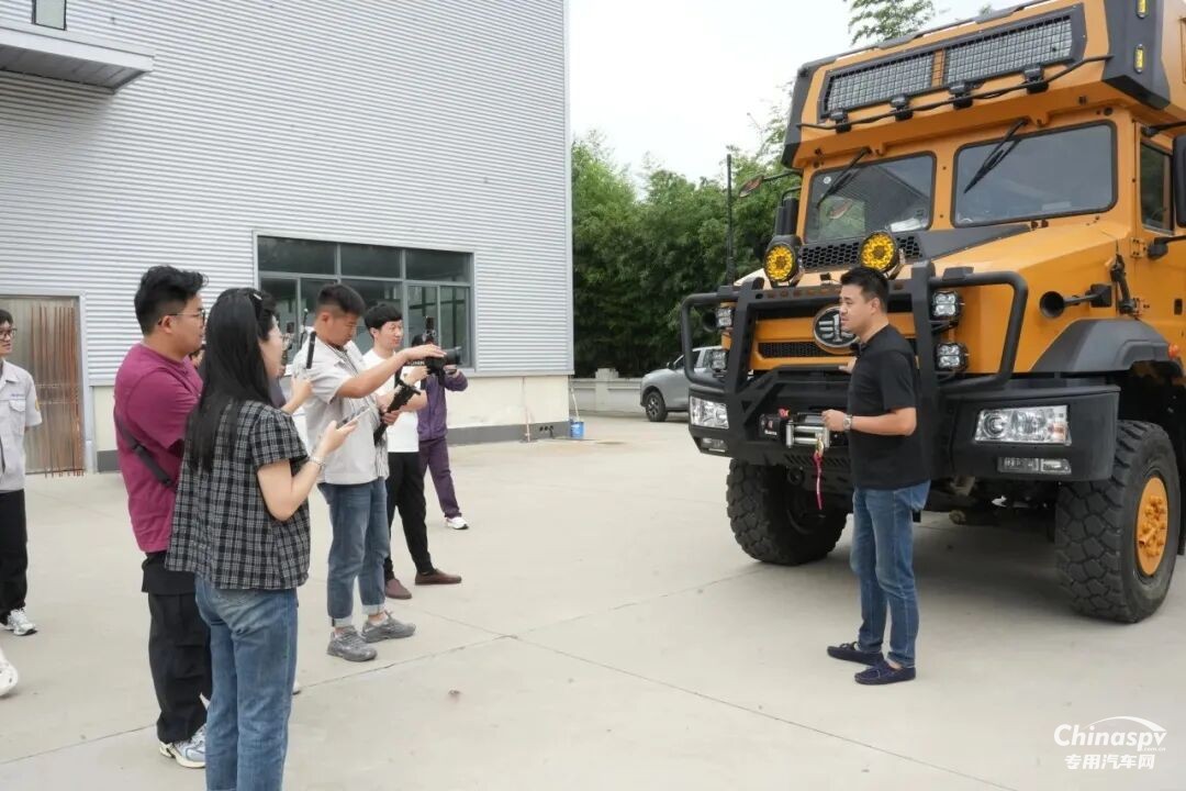 2025年,事业部斩获亮眼传播成果,网宣红人短视频总传播量破1.26亿次,既守住宣传严谨性,又让品牌声量成功“破圈”。